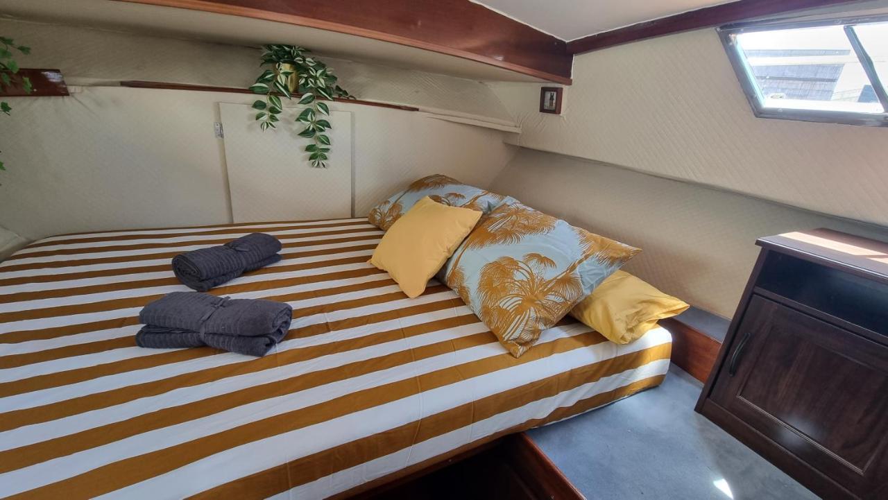 Charming Boat House In Barcelona With Big Terrace And Solarium Hotel Sant Adria de Besos Exterior photo