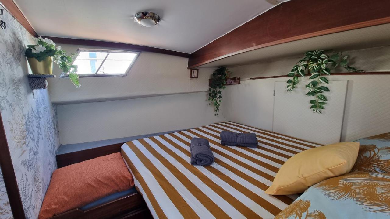 Charming Boat House In Barcelona With Big Terrace And Solarium Hotel Sant Adria de Besos Exterior photo