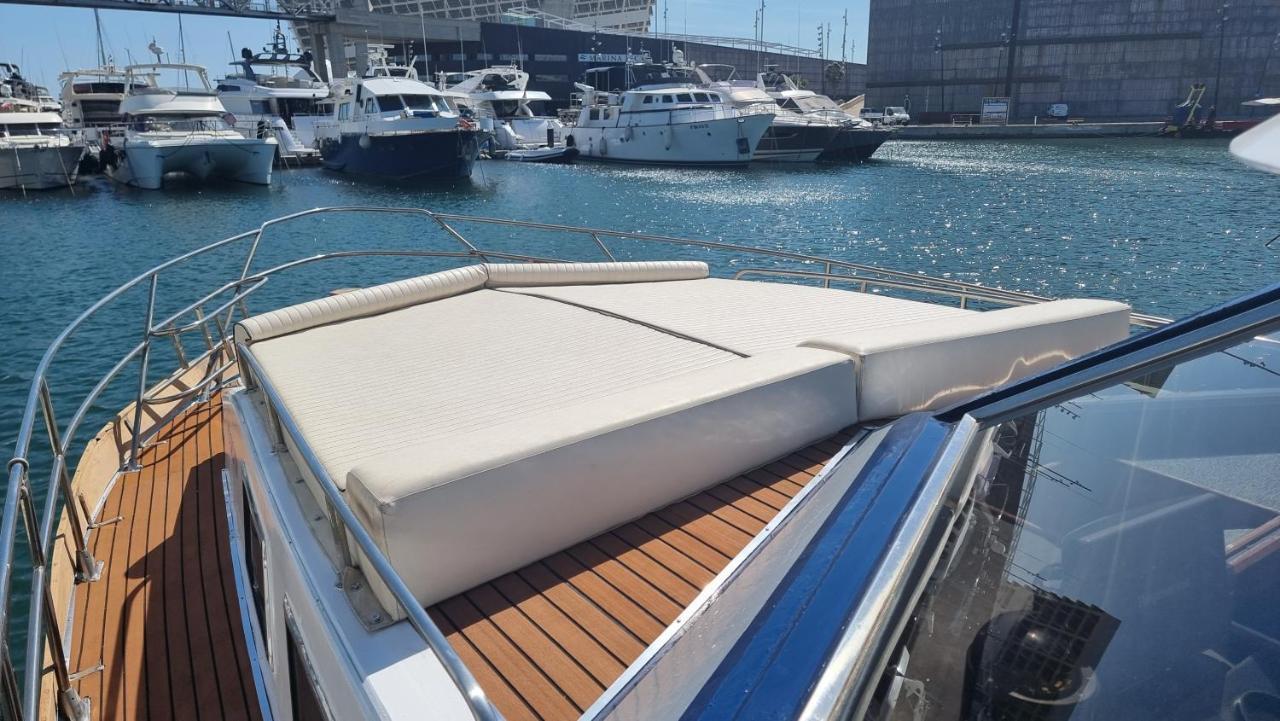Charming Boat House In Barcelona With Big Terrace And Solarium Hotel Sant Adria de Besos Exterior photo